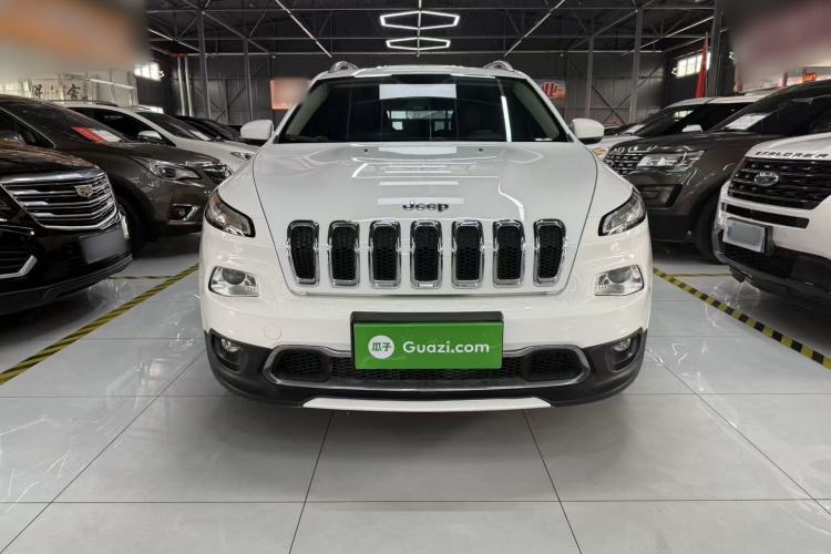 Used Jeep Cherokee 2017 2.0L Superior Edition Exterior 1