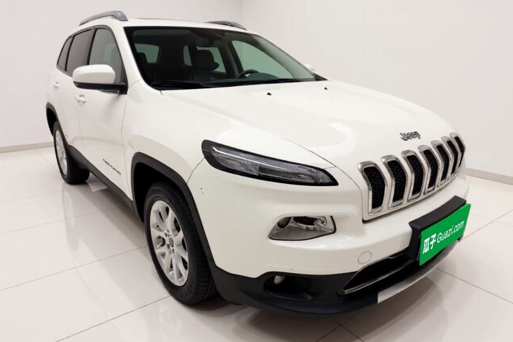 Used Jeep Cherokee 2017 2.0L Superior Edition Exterior 2