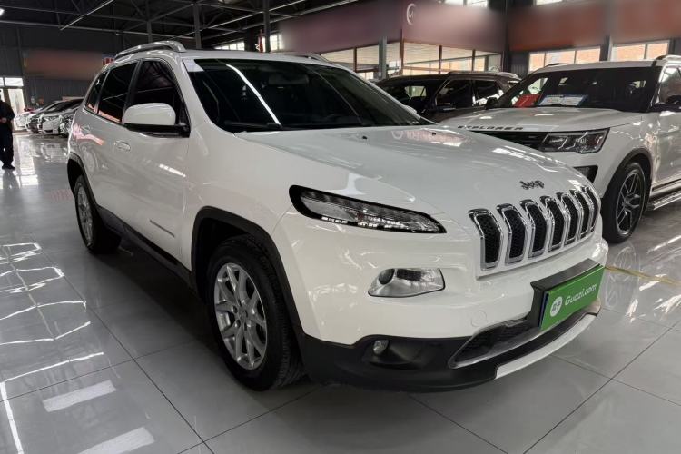 Used Jeep Cherokee 2017 2.0L Superior Edition Exterior 2