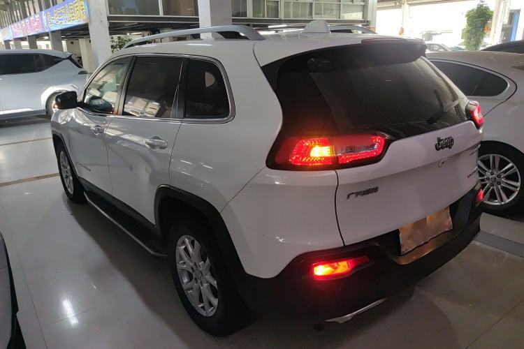 Used Jeep Cherokee 2017 2.4L Leading Smart Edition Exterior 2
