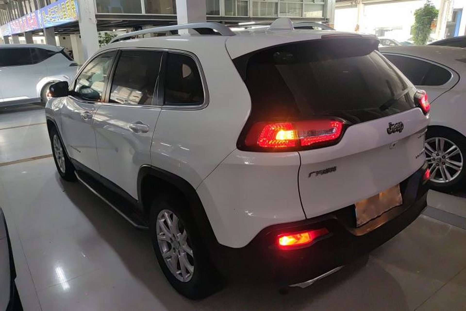 Used Jeep Cherokee 2017 2.4L Leading Smart Edition Exterior 2