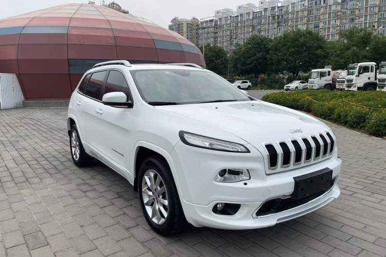 Used Jeep Cherokee 2017 2.4L Professional Edition Exterior 2
