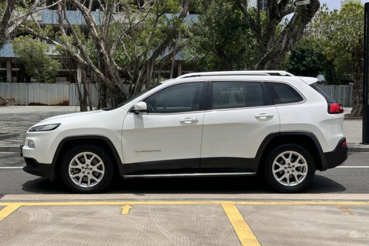 Used Jeep Cherokee 2017 2.4L Leading Smart Edition Exterior 2