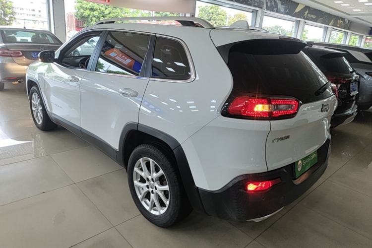 Used Jeep Cherokee 2017 2.4L Leading Smart Edition Exterior 2