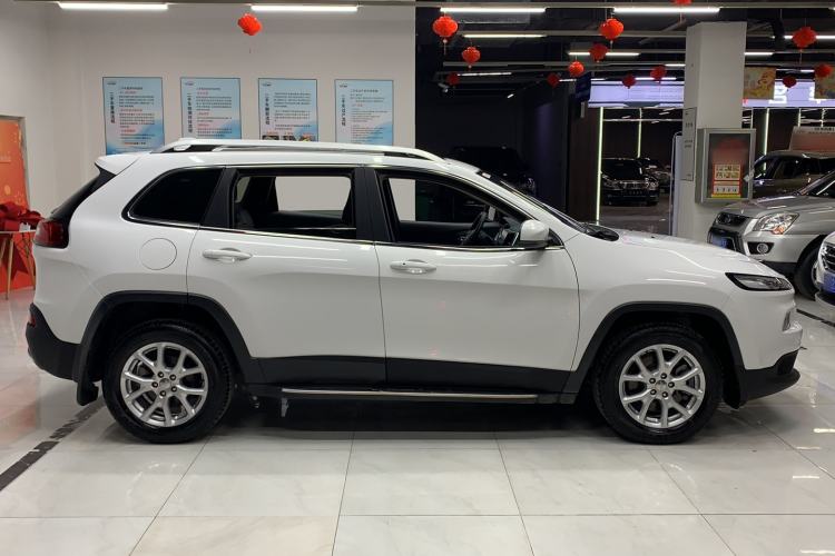 Used Jeep Cherokee 2017 2.4L Leading Edition Exterior 2