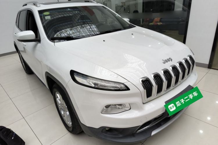 Used Jeep Cherokee 2017 2.0L Superior Edition Exterior 2