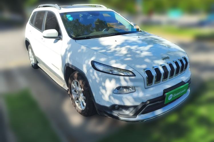 Used Jeep Cherokee 2017 2.0L Superior Edition Exterior 2