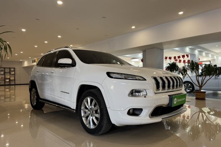 Used Jeep Cherokee 2017 2.4L Excellence Edition Exterior 2