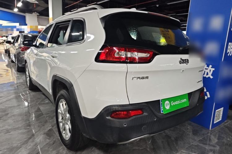 Used Jeep Cherokee 2017 2.0L Superior Edition Exterior 2