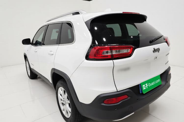 Used Jeep Cherokee 2017 2.0L Superior Edition Exterior 3