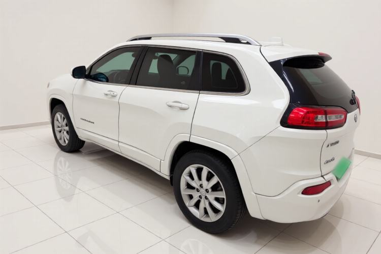 Used Jeep Cherokee 2017 2.4L Professional Smart Edition Exterior 3