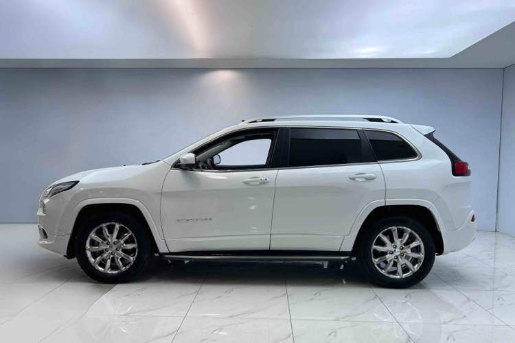 Used Jeep Cherokee 2017 2.4L Superior Edition Exterior 3
