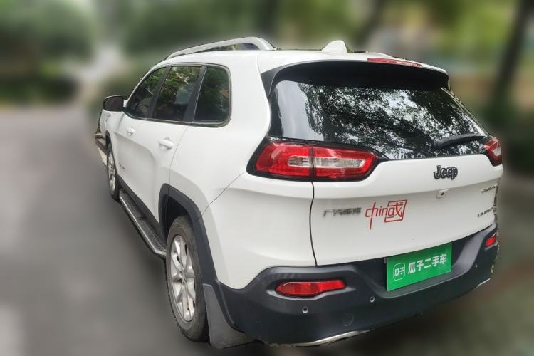 Used Jeep Cherokee 2017 2.0L Superior Edition Exterior 3
