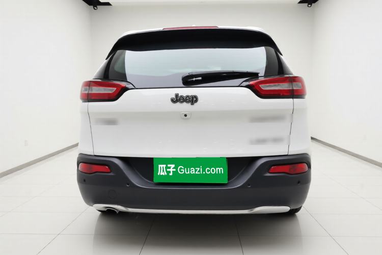 Used Jeep Cherokee 2017 2.0L Superior Edition Exterior 4