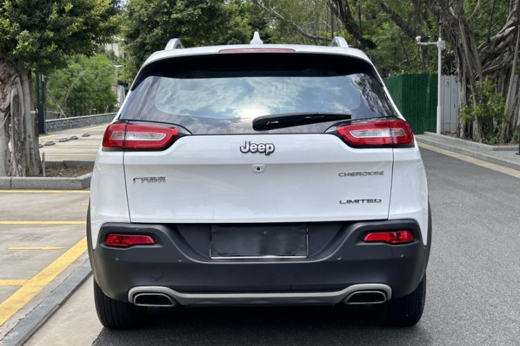Used Jeep Cherokee 2017 2.4L Leading Smart Edition Exterior 4