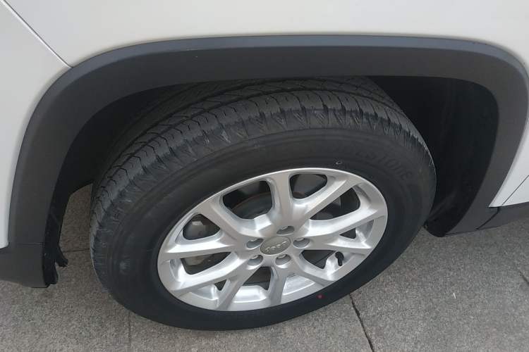 Used Jeep Cherokee 2017 2.0L Superior Edition Exterior 4
