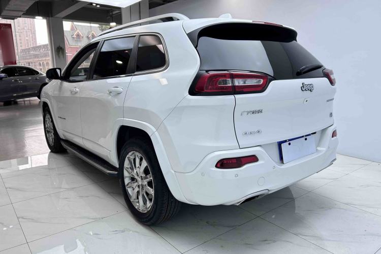Used Jeep Cherokee 2017 2.4L Superior Edition Exterior 4