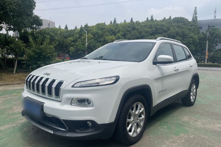 Used Jeep Cherokee 2017 2.0L Superior Edition Exterior 4