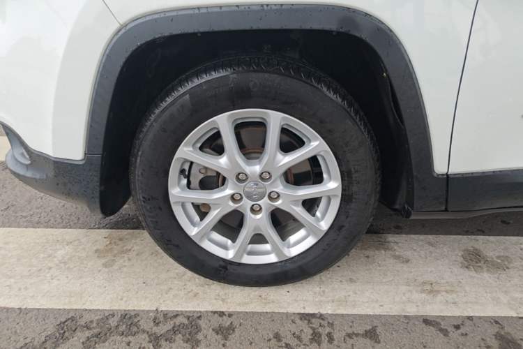 Used Jeep Cherokee 2017 2.0L Superior Edition Exterior 4