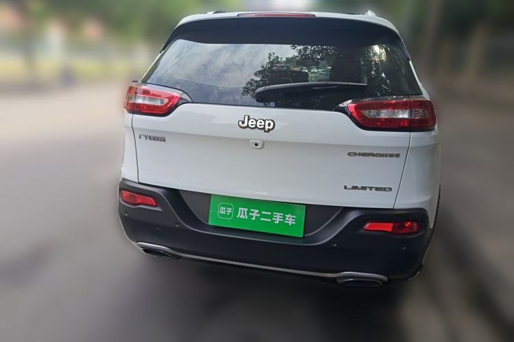 Used Jeep Cherokee 2017 2.4L Leading Smart Edition Exterior 4