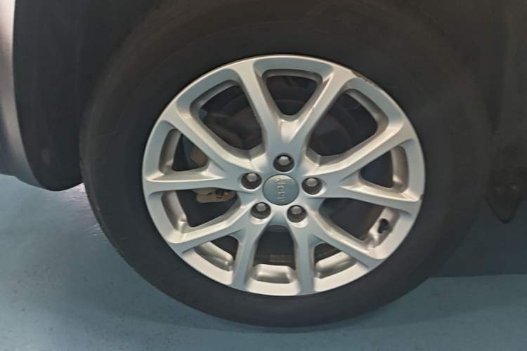 Used Jeep Cherokee 2017 2.4L Leading Smart Edition Exterior 5