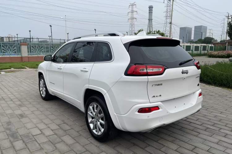 Used Jeep Cherokee 2017 2.4L Professional Edition Exterior 5