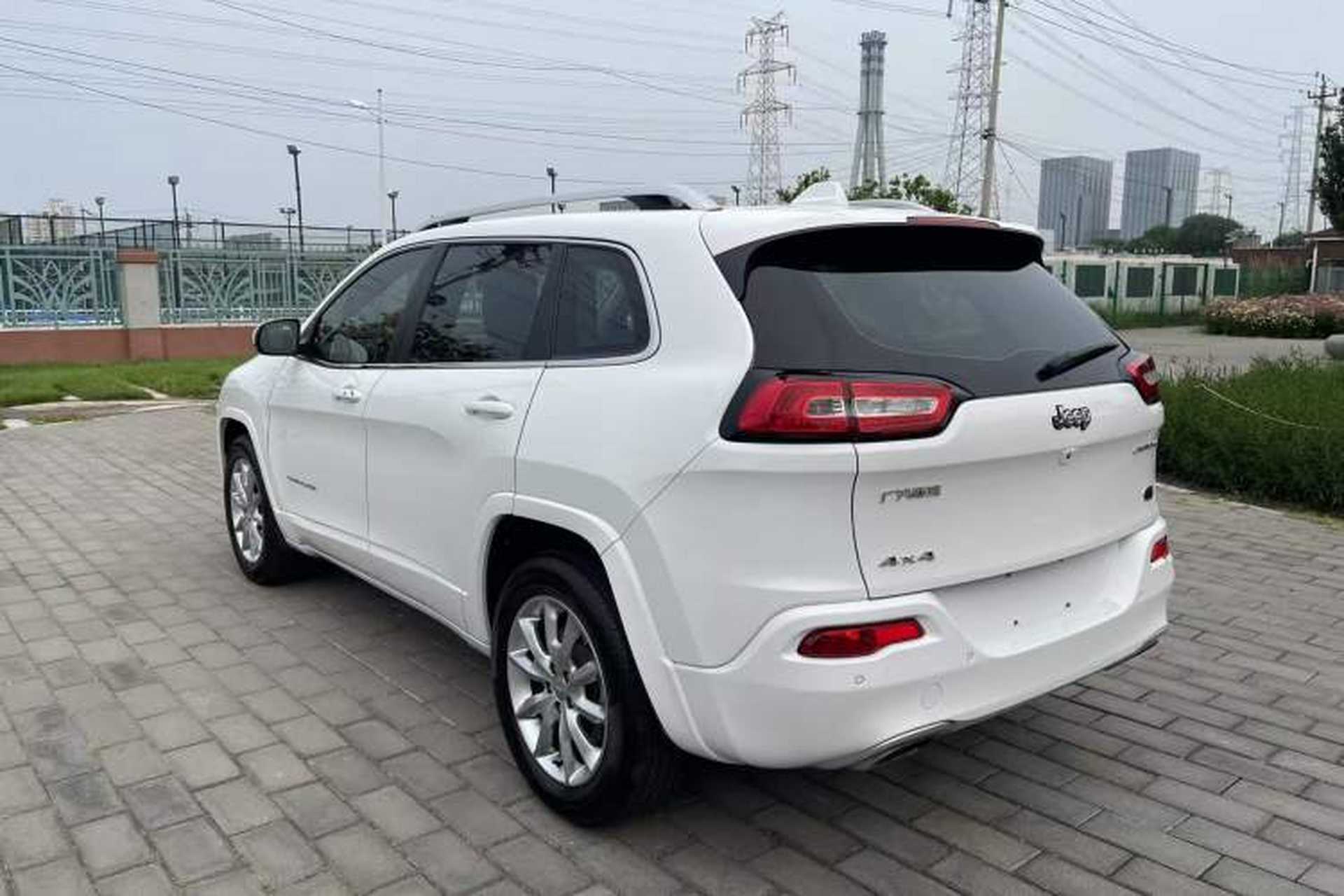 Used Jeep Cherokee 2017 2.4L Professional Edition Exterior 5