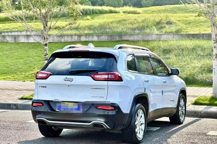 Used Jeep Cherokee 2017 2.4L Leading Edition Exterior 5