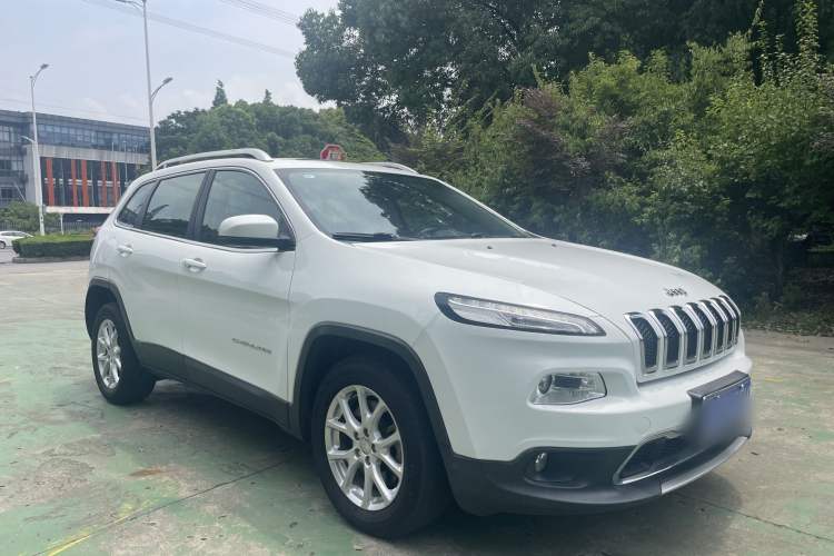 Used Jeep Cherokee 2017 2.0L Superior Edition Exterior 5