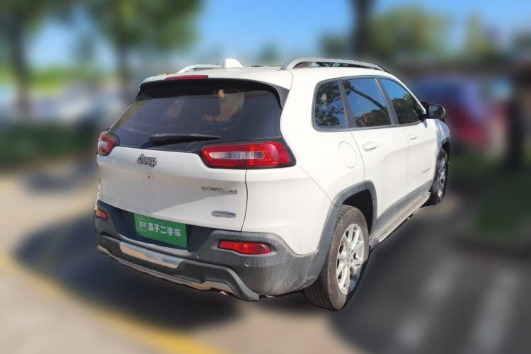 Used Jeep Cherokee 2017 2.0L Superior Edition Exterior 5