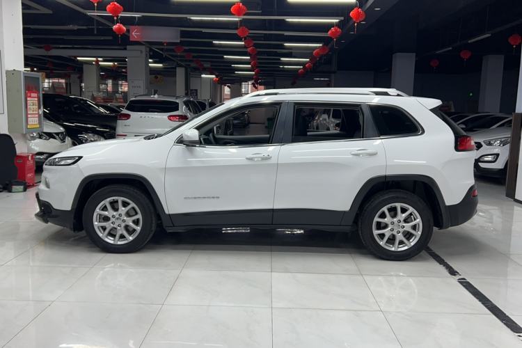 Used Jeep Cherokee 2017 2.0L Superior Edition Exterior 5