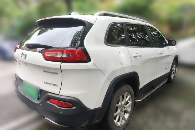 Used Jeep Cherokee 2017 2.0L Superior Edition Exterior 5