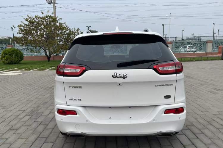 Used Jeep Cherokee 2017 2.4L Professional Edition Exterior 6