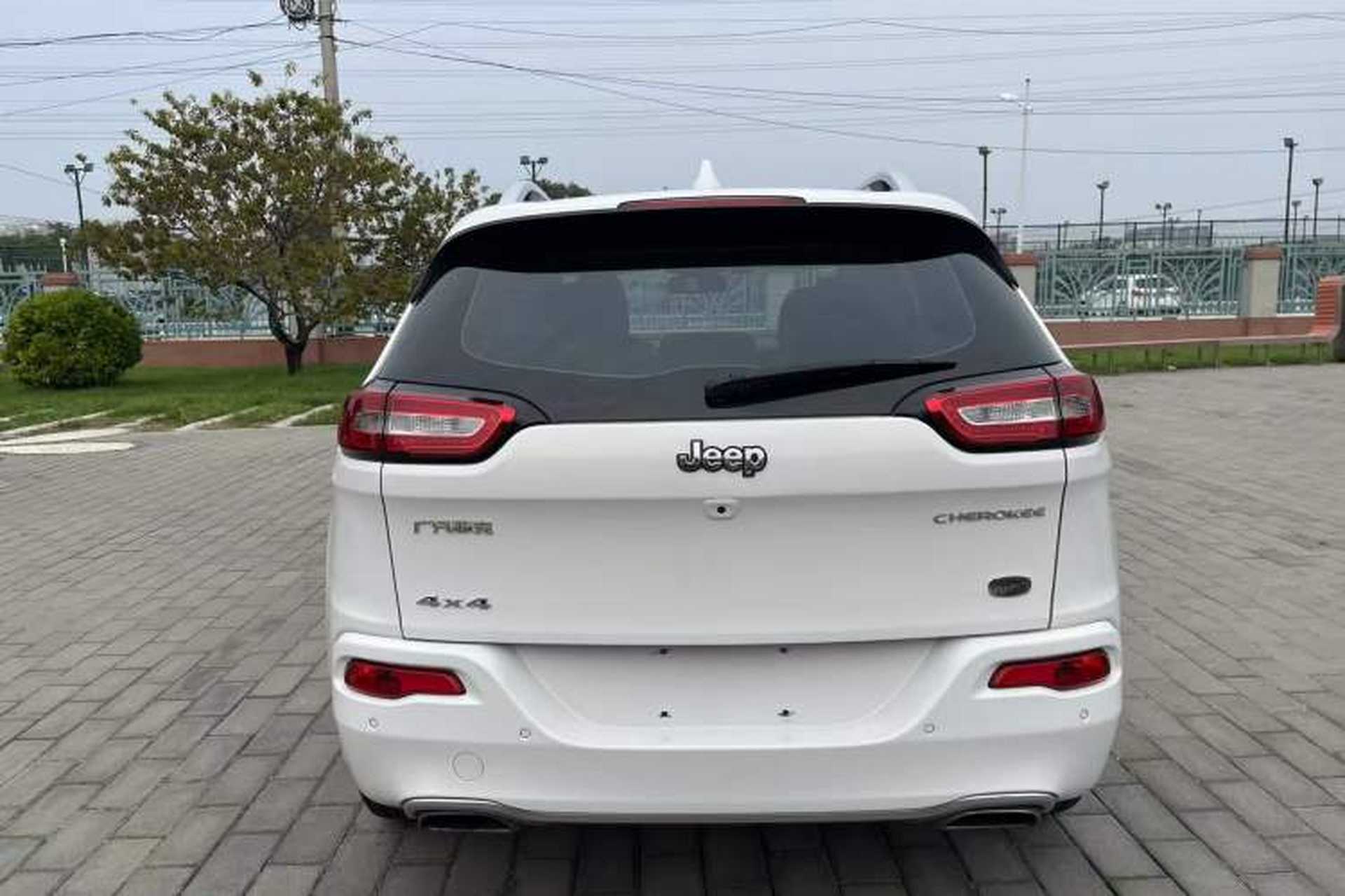 Used Jeep Cherokee 2017 2.4L Professional Edition Exterior 6