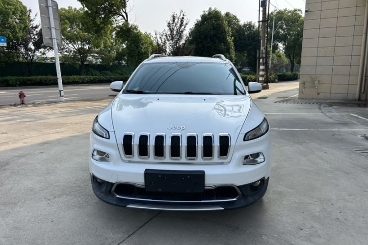 Used Jeep Cherokee 2017 2.0L Superior Edition Exterior 6