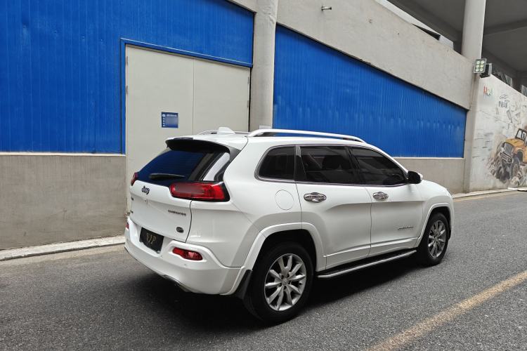 Used Jeep Cherokee 2017 2.4L Professional Smart Edition Exterior 6