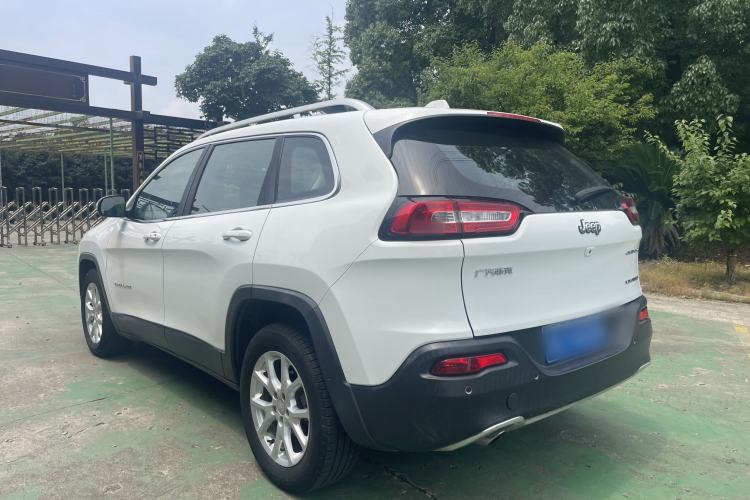Used Jeep Cherokee 2017 2.0L Superior Edition Exterior 7