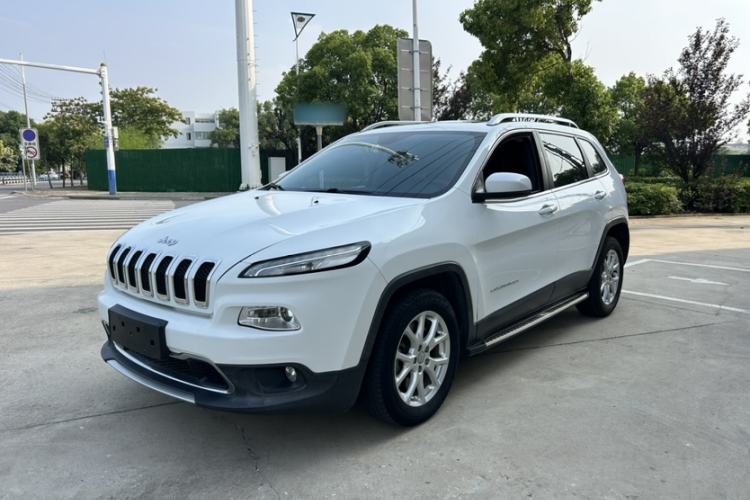 Used Jeep Cherokee 2017 2.0L Superior Edition Exterior 8