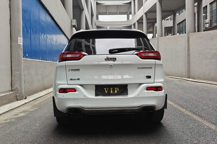 Used Jeep Cherokee 2017 2.4L Professional Smart Edition Exterior 8