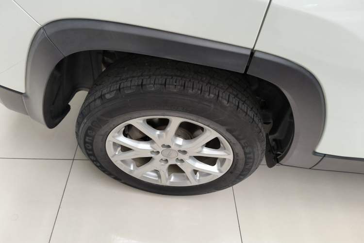 Used Jeep Cherokee 2017 2.0L Superior Edition Exterior 8