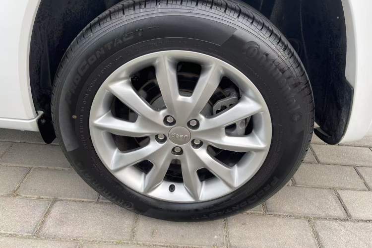 Used Jeep Cherokee 2017 2.4L Professional Edition Exterior 9