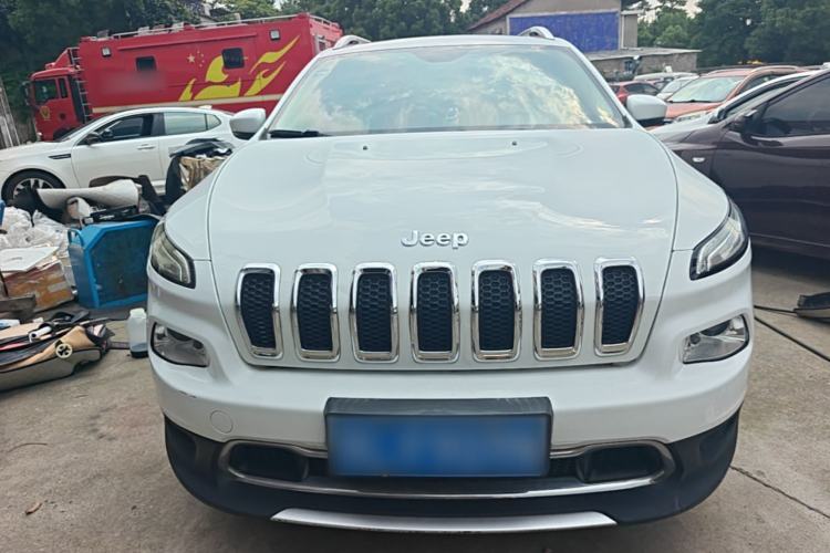 Used Jeep Cherokee 2017 2.0L Superior Edition Front