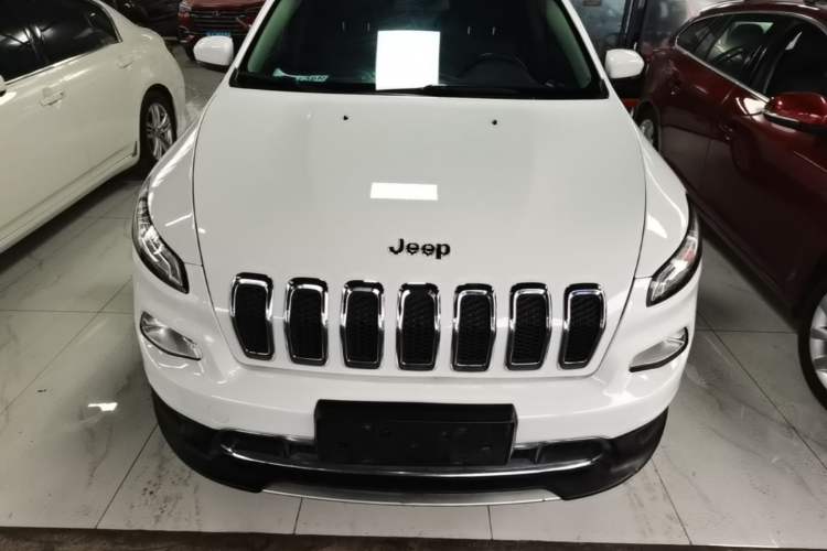 Used Jeep Cherokee 2017 2.0L Superior Edition Front