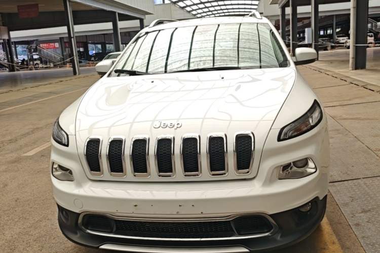 Used Jeep Cherokee 2017 2.0L Superior Edition Front