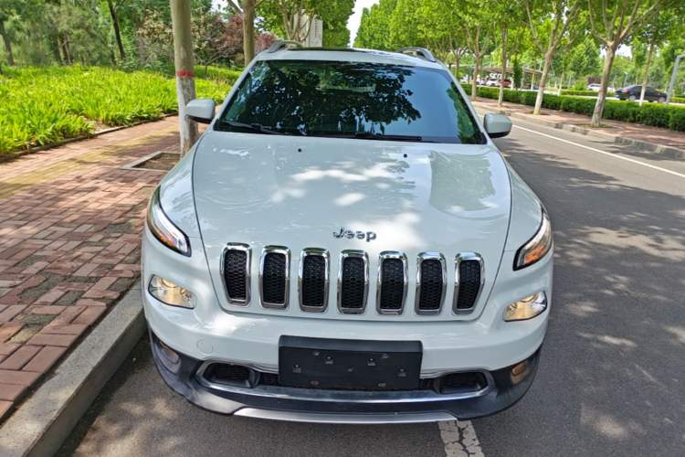 Used Jeep Cherokee 2017 2.0L Superior Edition Front