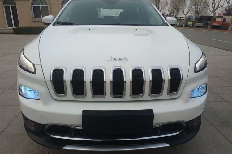 Used Jeep Cherokee 2017 2.0L Superior Edition Front