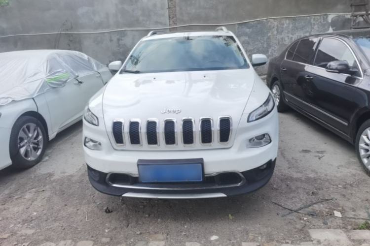 Used Jeep Cherokee 2017 2.0L Superior Edition Front