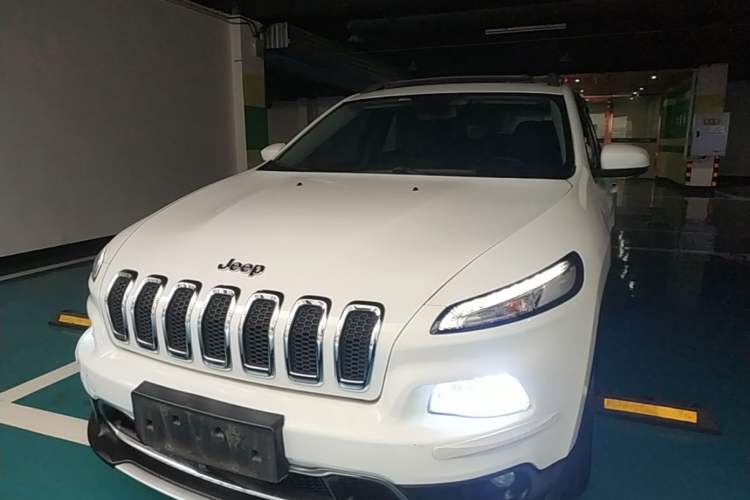 Used Jeep Cherokee 2017 2.4L Leading Edition Front