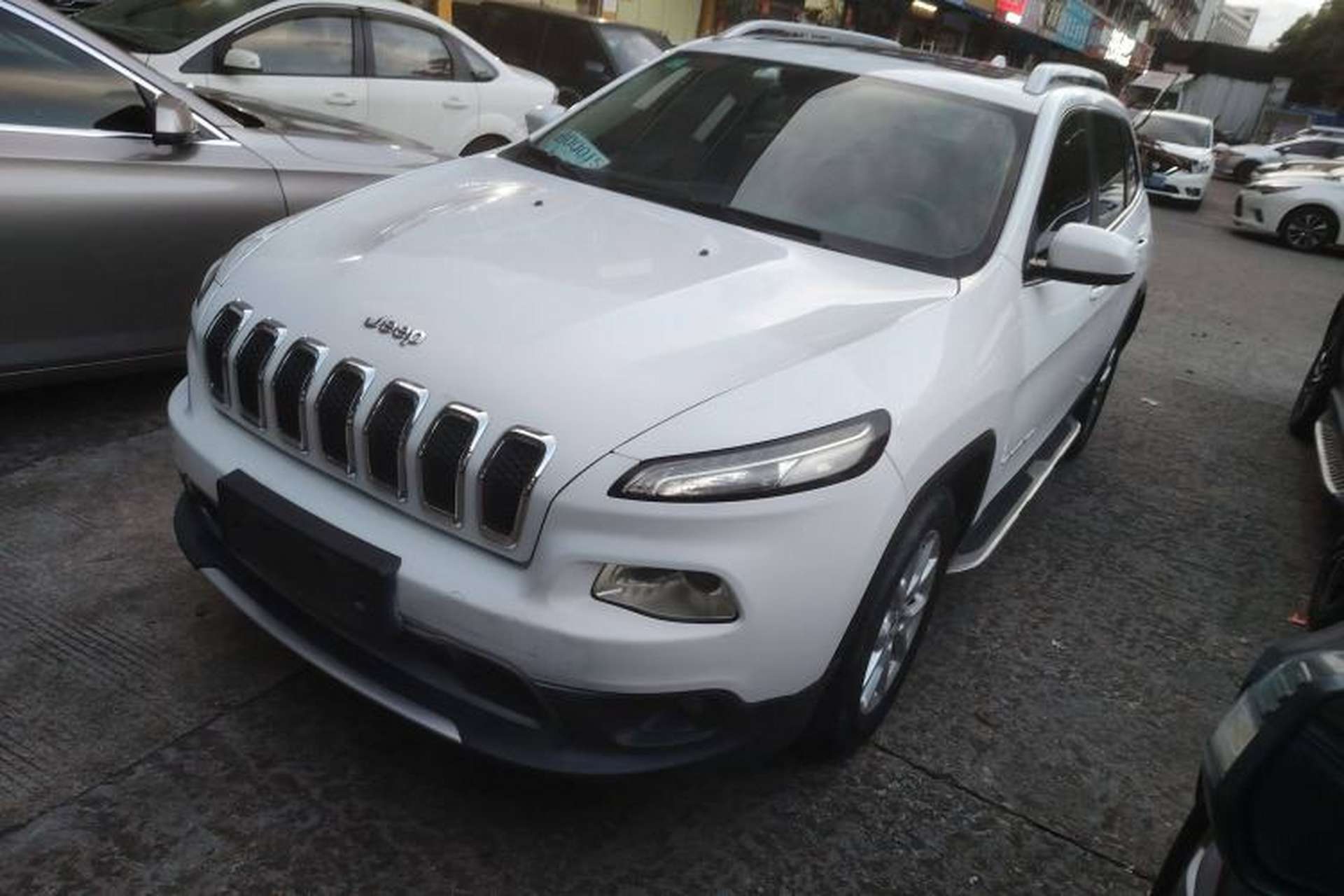 Used Jeep Cherokee 2017 2.4L Leading Edition Front Left 45 Deg