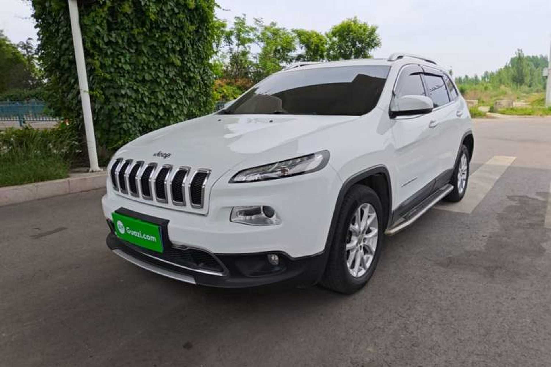 Used Jeep Cherokee 2017 2.0L Superior Edition Front Left 45 Deg